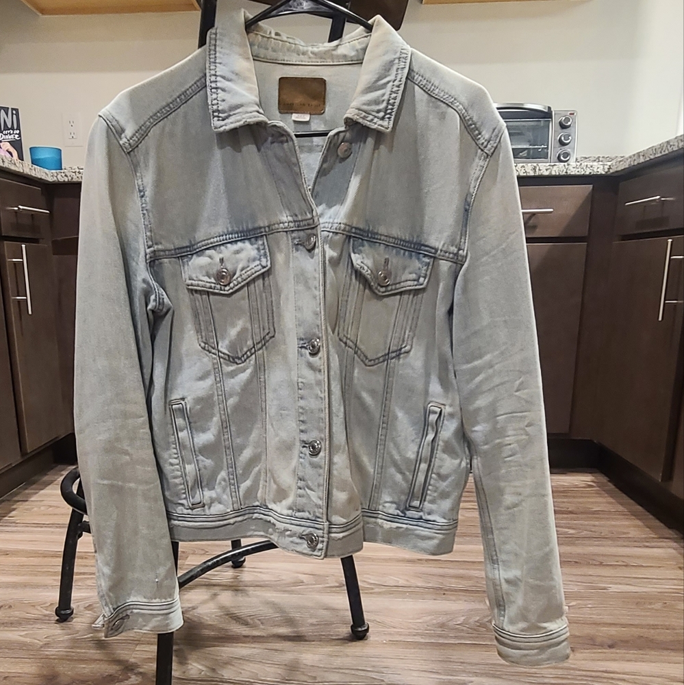 American Eagle Light Wash Denim Jacket - SIZE Medium